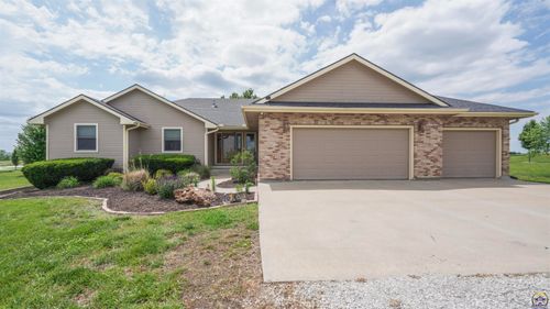 22775 N Rd, Holton, KS, 66436-8622 | Card Image
