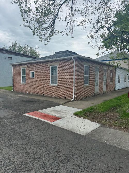 112 W Pike St, Vevay, IN, 47043-1132 | Card Image