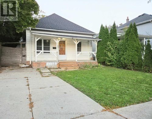 908 Windsor Ave, Windsor, ON, N9A1K2 | Card Image
