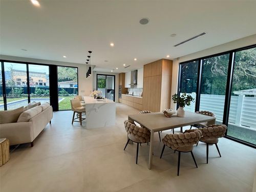 3200 Thomas Ave, Miami, FL, 33133-5826 | Card Image