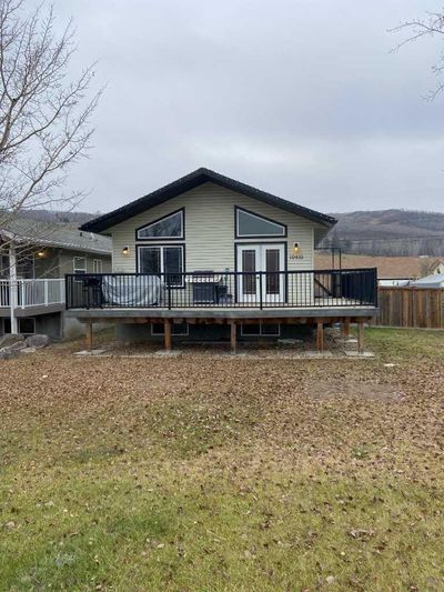 10410 90 St, House detached with 4 bedrooms, 2 bathrooms and 2 parking in Peace River AB | Image 2