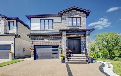 924 Chapel Hill Crt, Kitchener, ON, N2R0P4 | Card Image