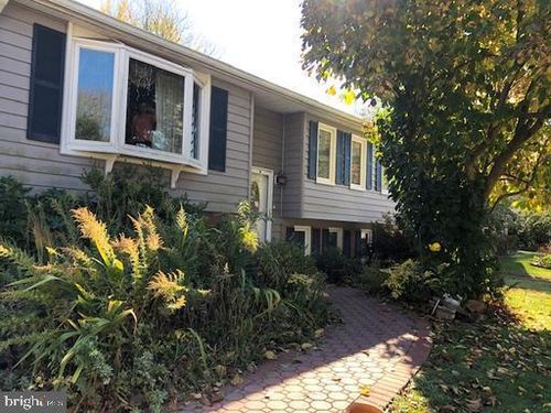 9325 Talisman Dr, VIENNA, VA, 22182 | Card Image