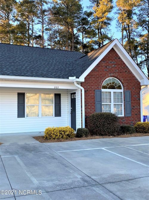 203 Hurt Ct, Nashville, NC, 27856-7658 | Card Image