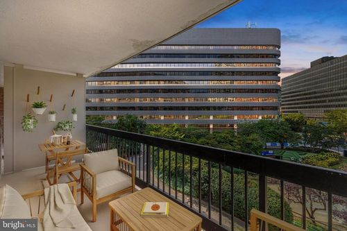 apt-318s-1805 Crystal Dr, ARLINGTON, VA, 22202-4404 | Card Image