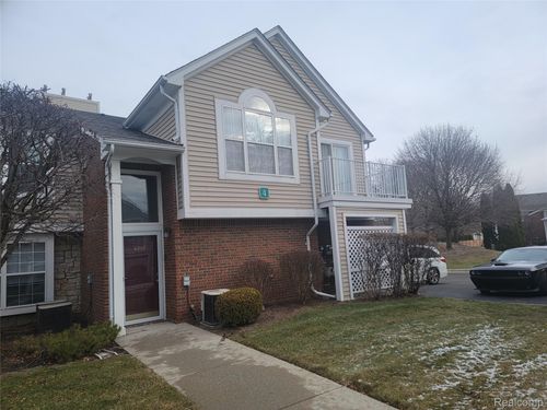 4269 Berkshire Dr, Sterling Heights, MI, 48314-1215 | Card Image