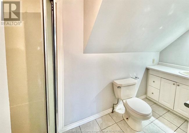 1976 Bernard Rd, House other with 3 bedrooms, 2 bathrooms and null parking in Windsor ON | Image 7