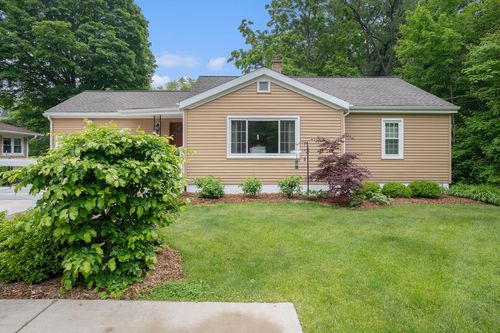5877 Dowling St, Montague, MI, 49437-9393 | Card Image