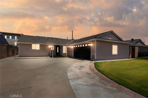 7425 Fillmore Dr, Buena Park, CA, 90620-3843 | Card Image