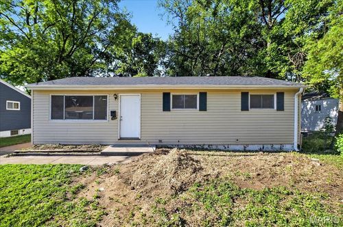 1050 Ozment Dr, Florissant, MO, 63033-6004 | Card Image