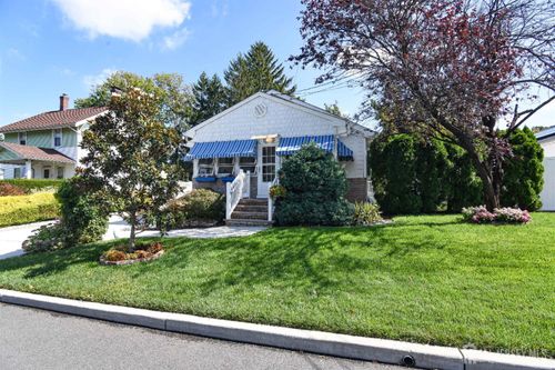 16 Cheesequake Rd, Sayreville, NJ, 08872-1905 | Card Image