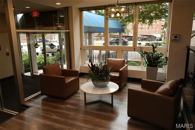 Lobby Entrance | Image 32