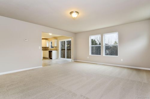 2110 Stillwater Dr, Davison, MI, 48423-2075 | Card Image