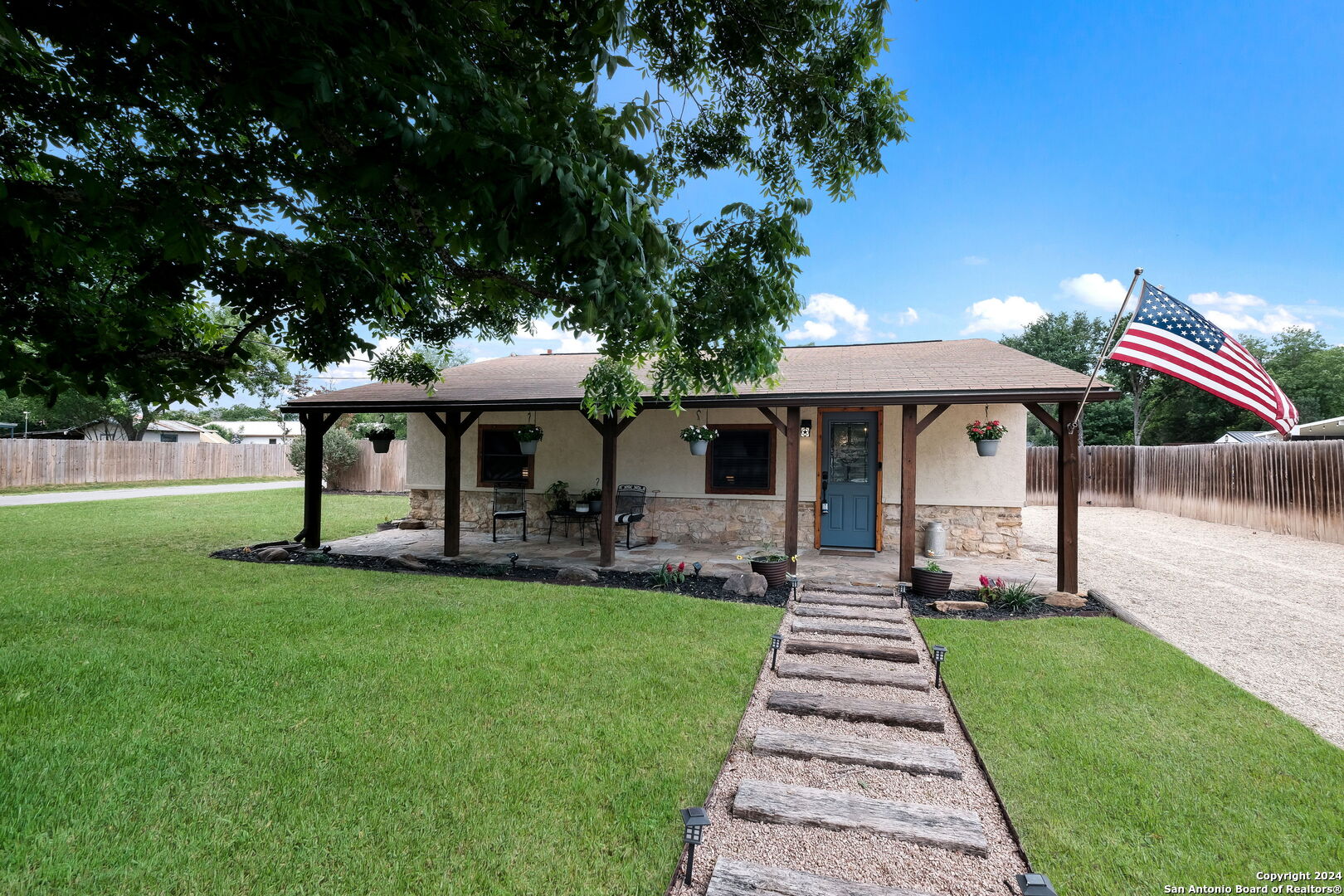 Petersburg St, Castroville, TX 78009