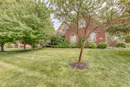 2553 Forest Hills Blvd, Greenwood, IN, 46143-8288 | Card Image