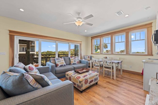 Family room with Kitchenette | Image 29