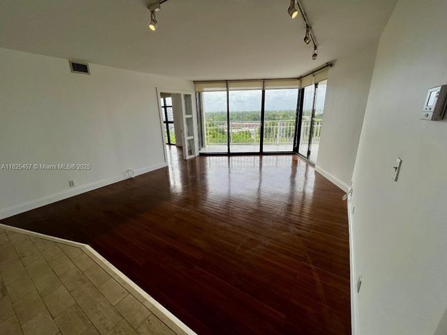 APT-1009 - 1000 Quayside Ter, Condo with 2 bedrooms, 2 bathrooms and null parking in Miami FL | Image 14