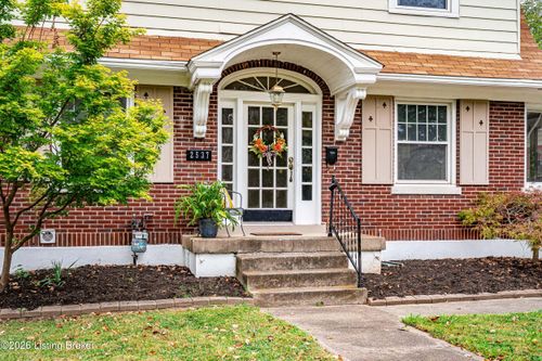 2537 Carolina Ave, Louisville, KY, 40205-2213 | Card Image