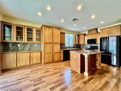 1030 Lone Pine River Avenue, House other with 5 bedrooms, 3 bathrooms and null parking in Henderson NV | Image 3