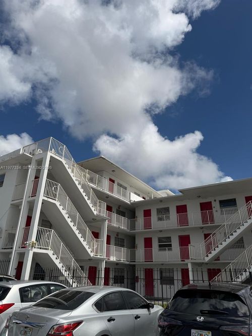 170 Se 14th St, Miami, FL, 33131 | Card Image