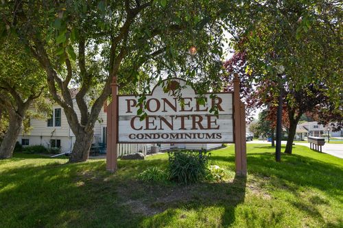 W180S8272 Pioneer Drive, Muskego, WI, 53150 | Card Image