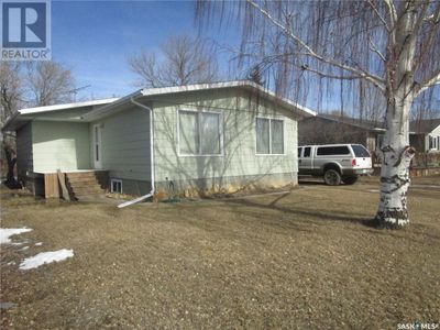 226 Westview Dr, House other with 4 bedrooms, 2 bathrooms and null parking in Coronach SK | Image 1