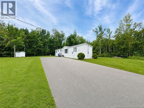 15 Silverwood Dr, House with 3 bedrooms, 1 bathrooms and null parking in Miramichi NB | Card Image