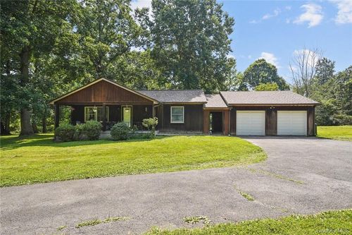 a-20A Apple Bee Farm Ln, Croton-On-Hudson, NY, 10520-3619 | Card Image