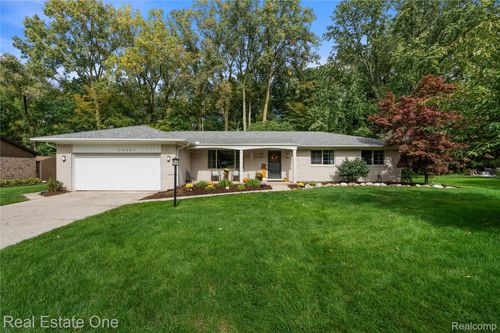 20001 S Riverhill Dr, Clinton Township, MI, 48036-1870 | Card Image