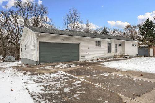 2010 11th Ave Ne, Austin, MN, 55912-4105 | Card Image