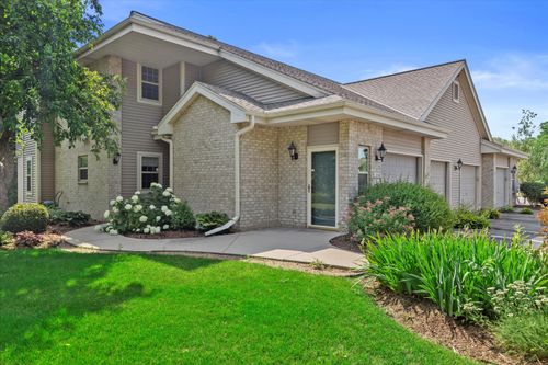 18430 Emerald Dr, Brookfield, WI, 53045-3788 | Card Image