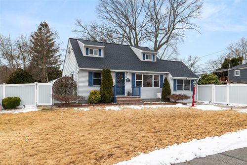 1 Birch Haven Ct, East Northport, NY, 11731-6505 | Card Image