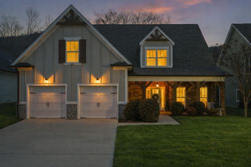 595 Deer Valley Dr, Hixson, TN, 37343-2649 | Card Image