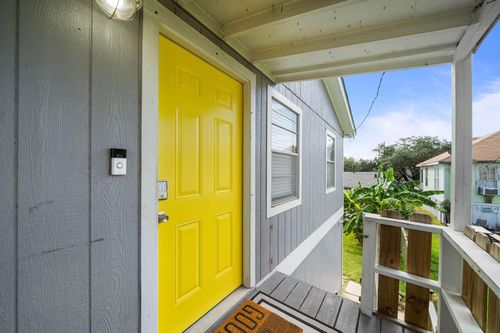 b-3330 Avenue O 1/2, Galveston, TX, 77550-6749 | Card Image