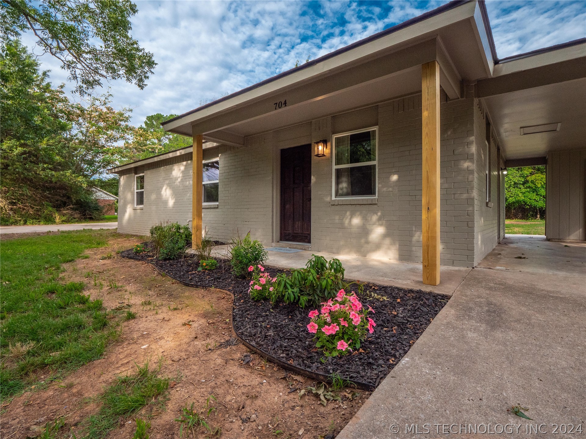 5th St, Hartshorne, OK 74547