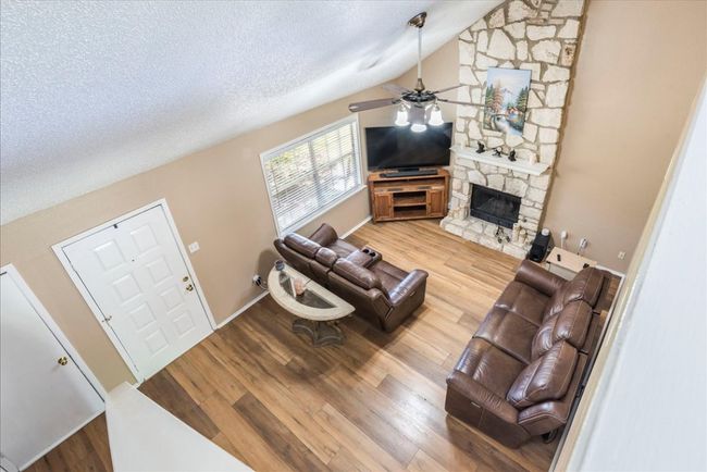Living area. | Image 7
