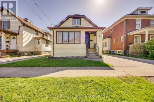 8 Chelsea St, St. Catharines, ON, L2P3B8 | Card Image