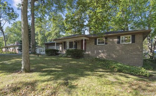 5955 Chickadee Ln, Clarkston, MI, 48346-2912 | Card Image