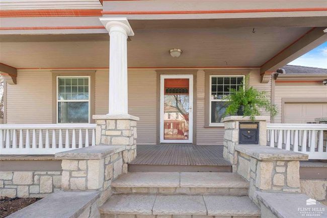220 S 8 Th St, House other with 4 bedrooms, 3 bathrooms and null parking in Manhattan KS | Image 4