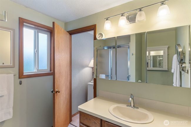 Ensuite primary bath | Image 23