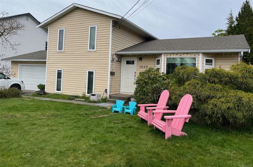 1646 Maquinna Ave, Comox, BC, V9M3L1 | Card Image