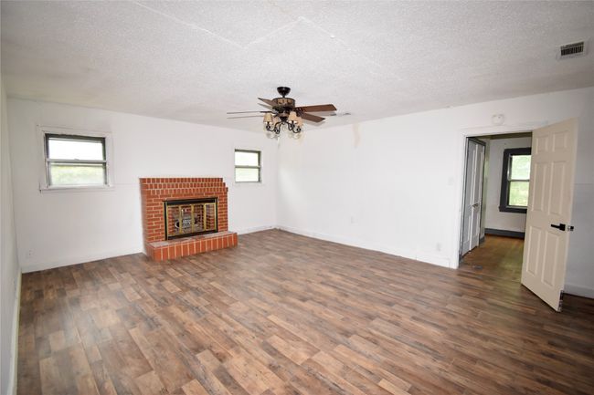 1511 S High St, House other with 3 bedrooms, 2 bathrooms and null parking in Brady TX | Image 5