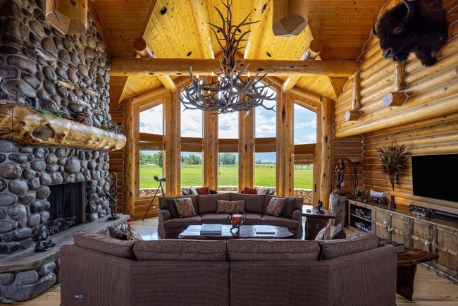 Floor to Ceiling Riverrock Fireplace | Image 32