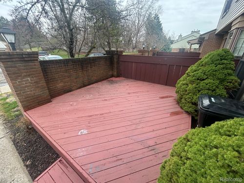 31164 Country Way, Farmington Hills, MI, 48331-1035 | Card Image