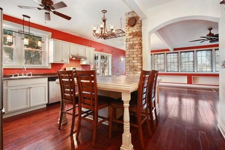 Elizabeth Ave, Saint Francis, WI 53235