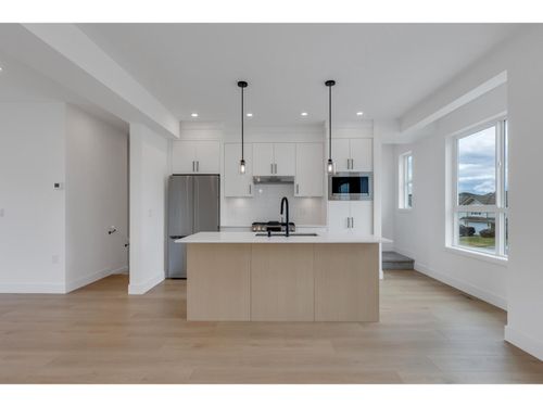 4-30501 Robin Dr, Abbotsford, BC, V2T5S1 | Card Image