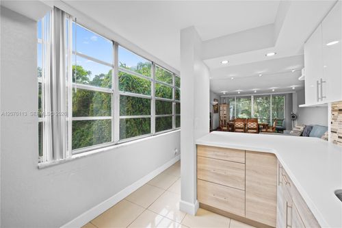 305-9400 Live Oak Pl, Davie, FL, 33324-4761 | Card Image