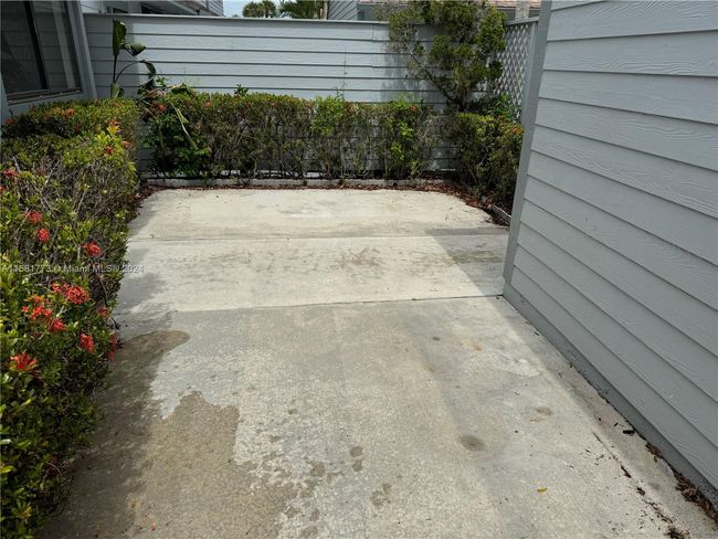 6114 Se Georgetown Pl, Home with 2 bedrooms, 2 bathrooms and null parking in Hobe Sound FL | Image 4