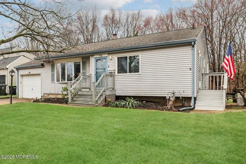 42 Parkview Dr, Hazlet, NJ, 07730-1016 | Card Image