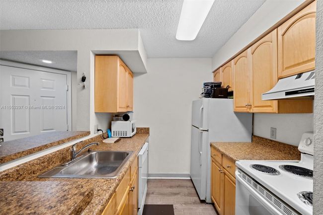 APT-4106 - 2846 S University Dr, Condo with 1 bedrooms, 1 bathrooms and null parking in Davie FL | Image 8